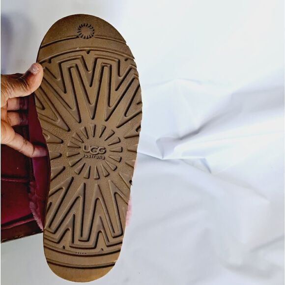 UGG   - Picture 11 of 14